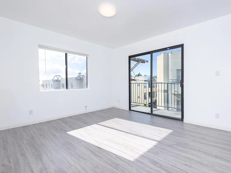 1555 S Bundy Dr #202 — Photo 19