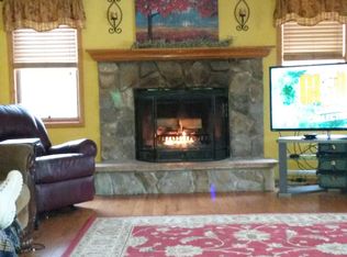 1413 Creek Side Dr, Burlington, WI 53105