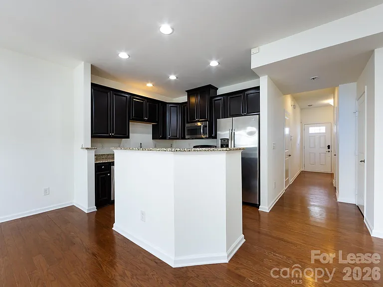 2436 Silverthorn Dr — Photo 11