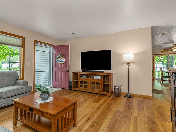 5th image of 372 Gironde Ct