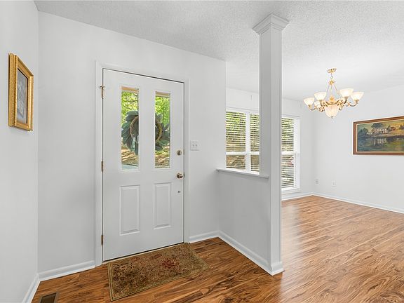 3rd image of 120 Warpaint Ln