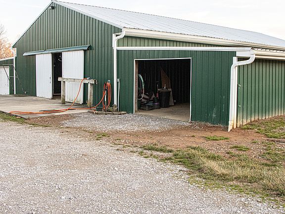 4th image of 336 Broadrick Ln