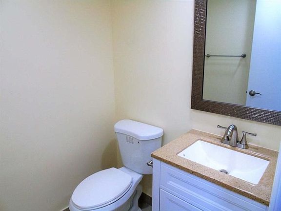 4th image of 530 Normandy Ln #L