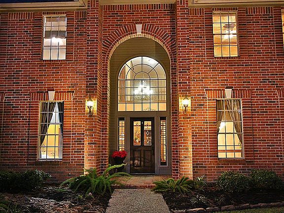 ENTRY DOORWAY IS DISTINCTIVE & ROMANESQUE. Dramatic entryway has a brick patio & Dual Coach lamp lighting w/ a grand Semicircular arch. Plenty of windows to entertain a bright sunny morning! This house has been well maintained! Come take a peek!