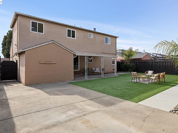 4th image of 15040 Costela St