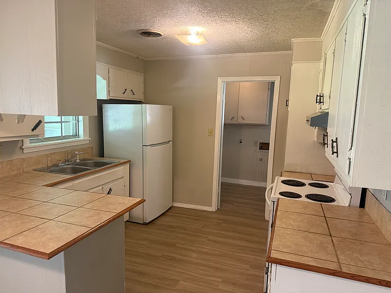 1013 Terry Rd — Photo 3