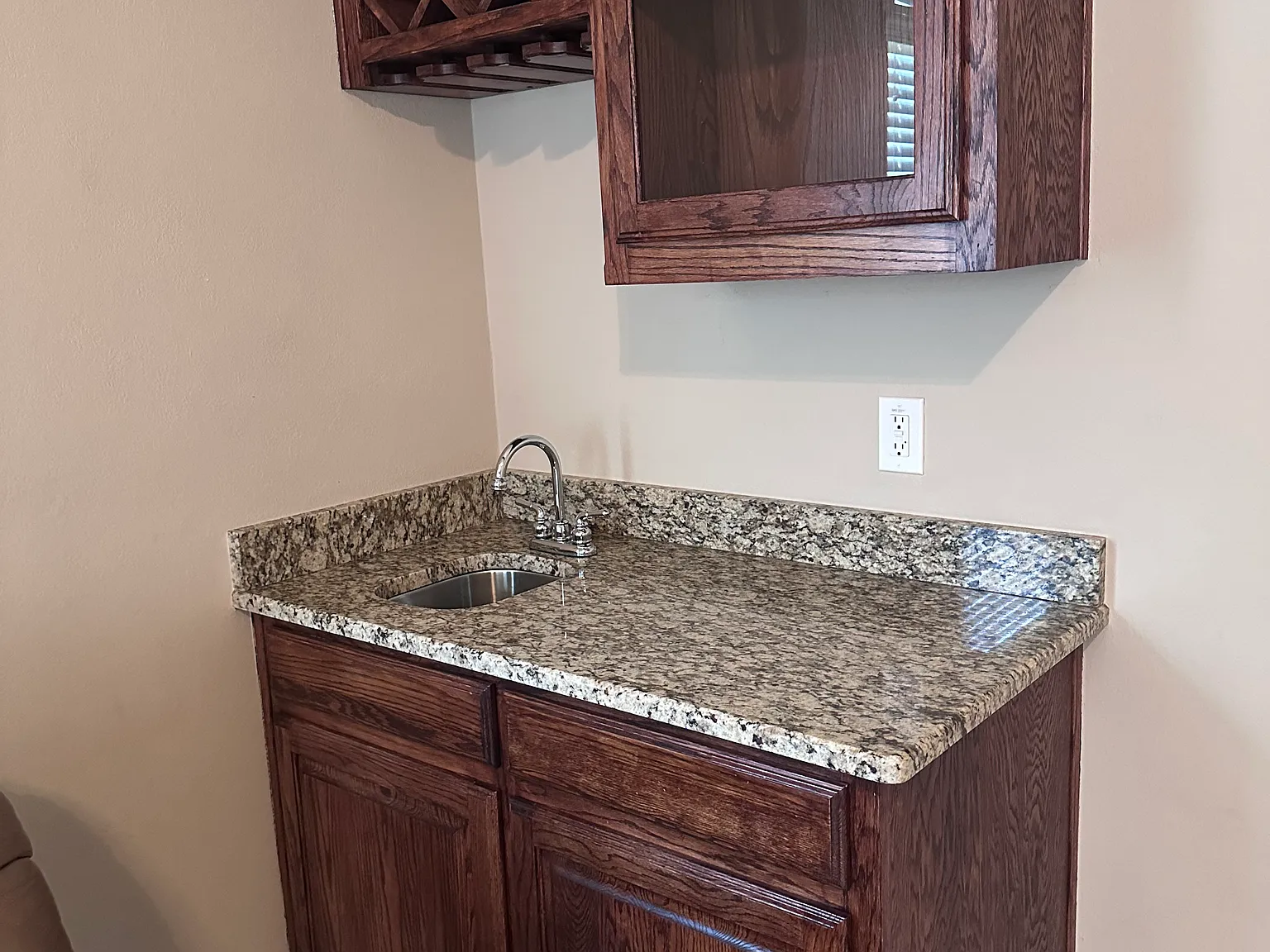 5 bed, 4982 sqft, $4,950 — Photo 1