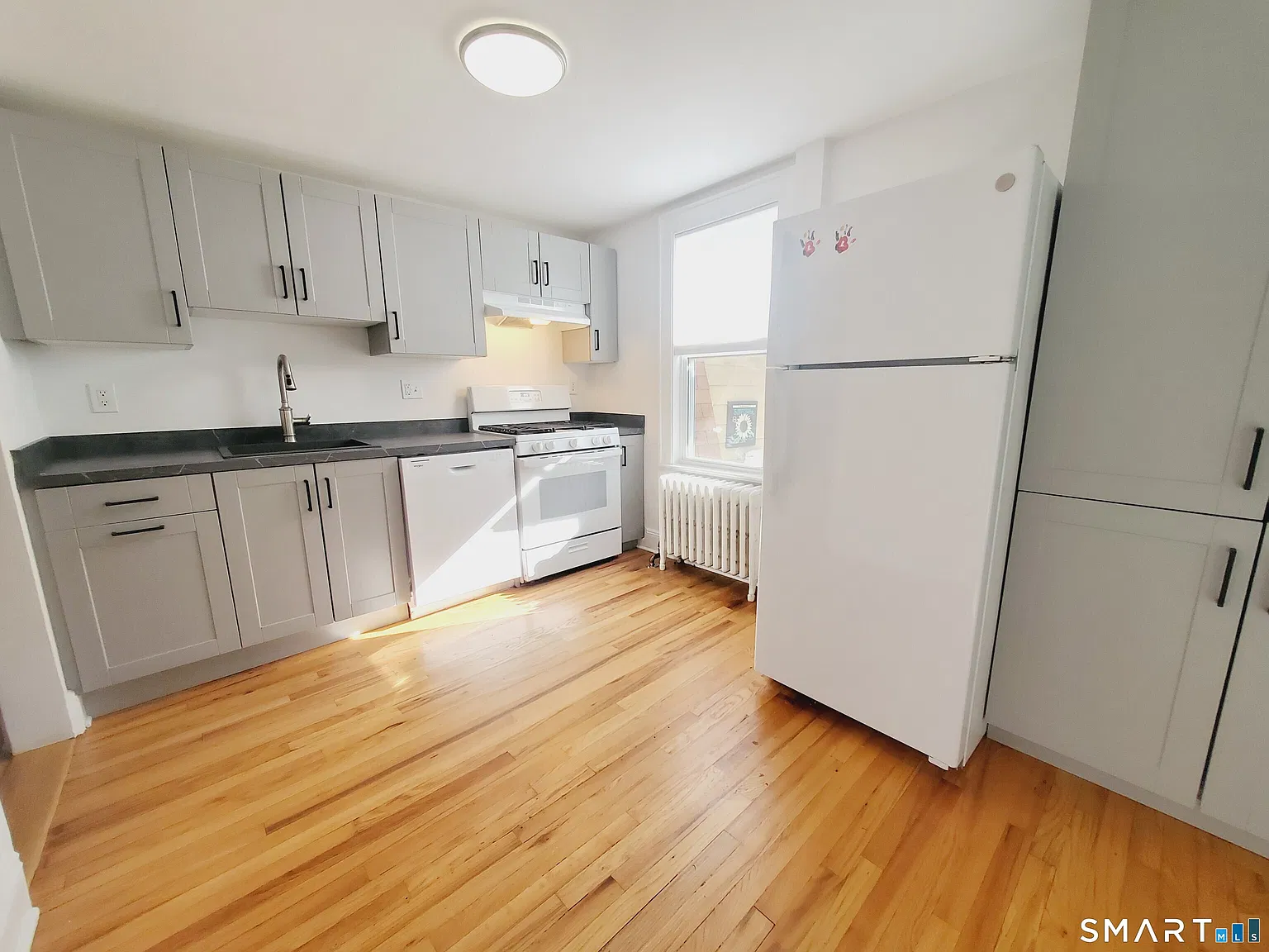 2 bed, 1.0 bath, 760 sqft, $2,500 — Photo 2