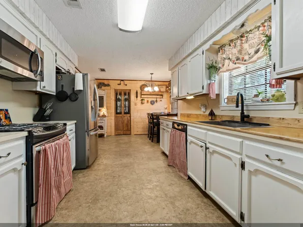 33897 Duff Rd, Walker, LA 70785