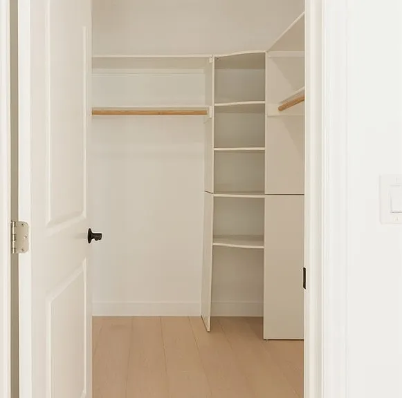 14605 Wyandotte St — Photo 35