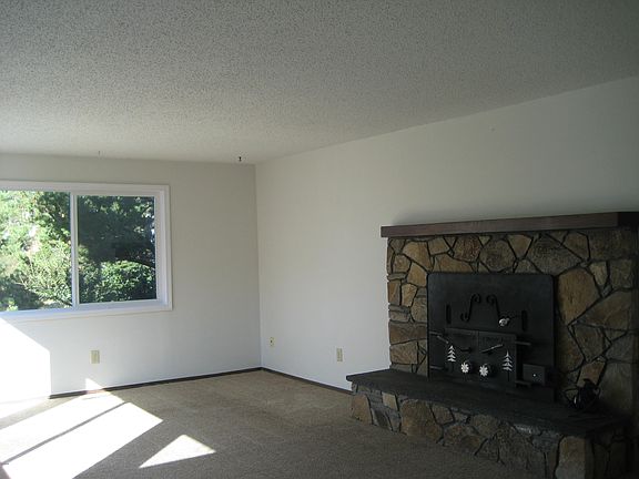 3rd image of 318 SE Harney St