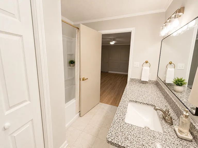 1004 Blanton Pl — Photo 12