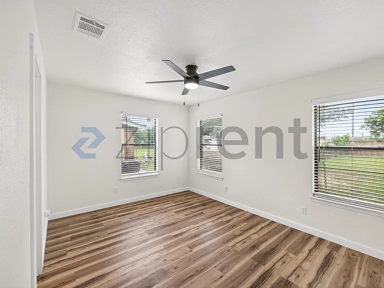 838 McCauley Blvd — Photo 16