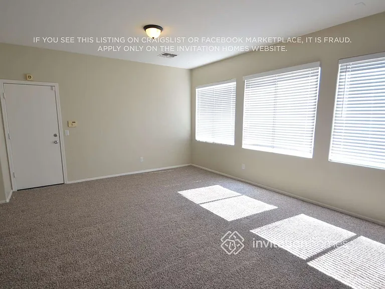 6417 S 23rd Dr — Photo 2