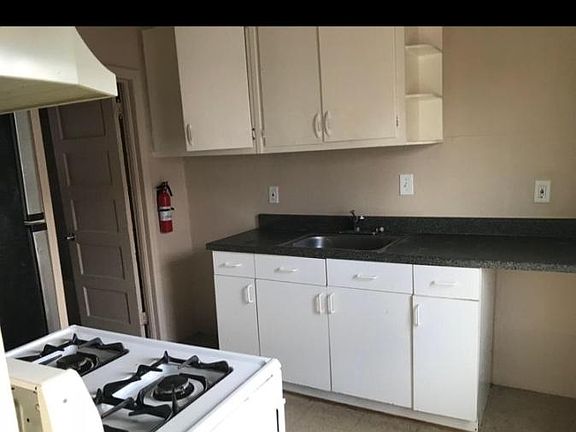 5th image of 223 Lincoln Ave APT 3