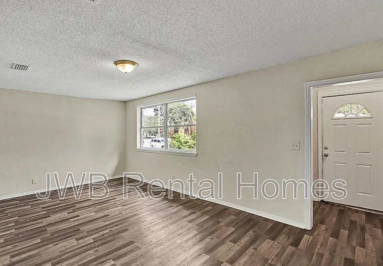 1288 W 28th St — Photo 10