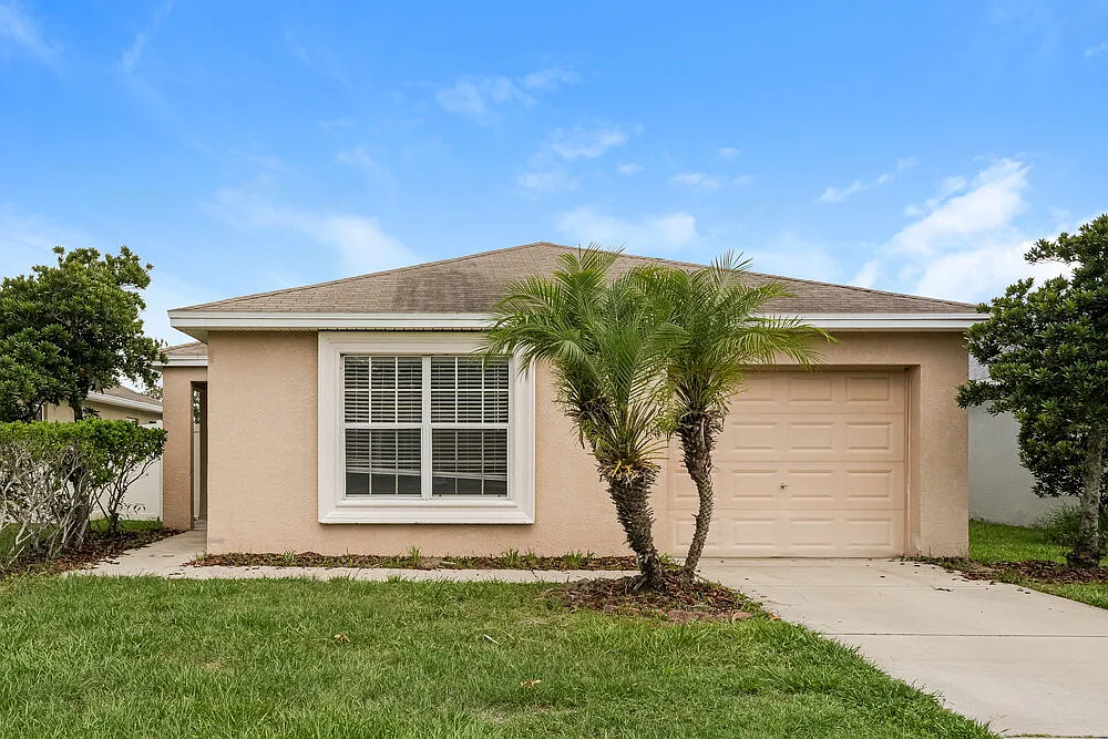 4 bed, 2.0 bath, 1440 sqft, $2,190 — Photo 1