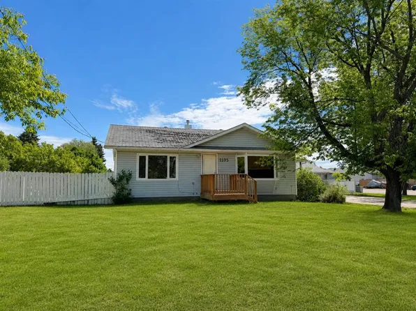 1105 W 15th St, Wainwright, AB T9W 1E4