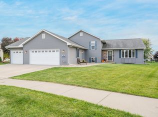 1860 Justin Dr, Omro, WI 54963