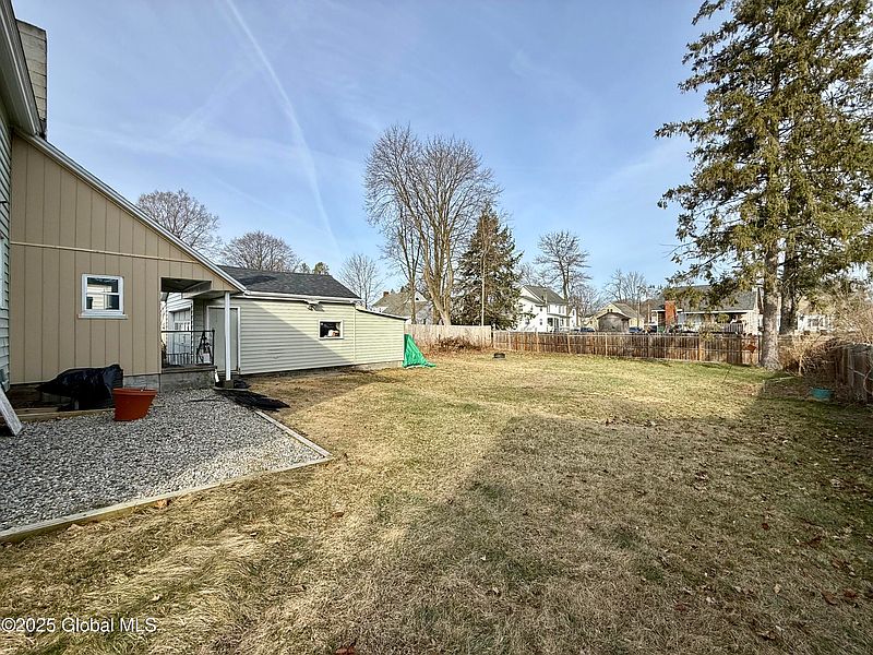 4th image of 49 Wilson Avenue