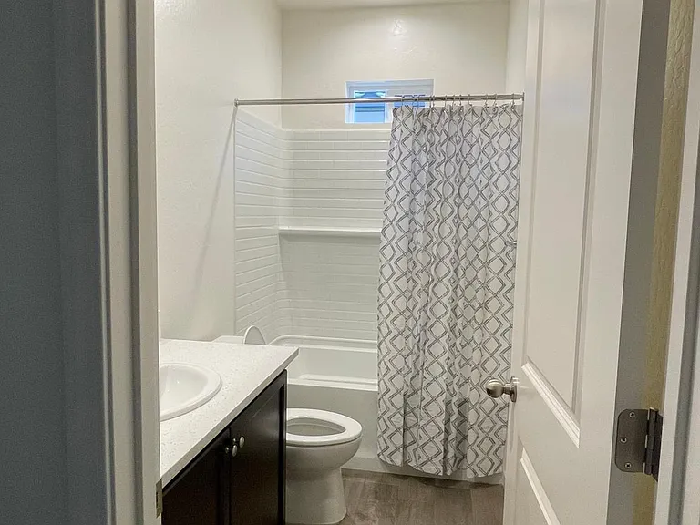 2100 Descanso Ave — Photo 23