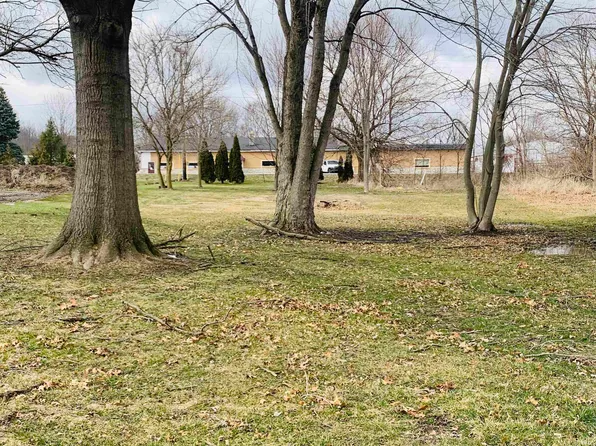 E Oakcrest Dr, Monticello, IN 47960