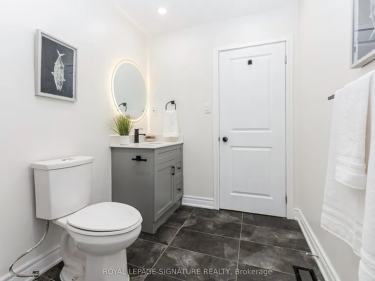 377 Adelaide Ave W — Photo 18