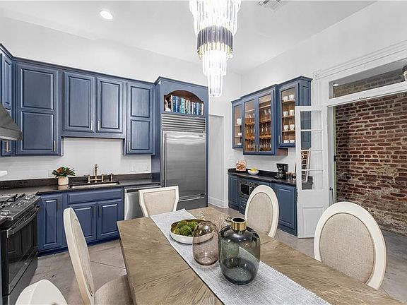 5th image of 1031 Orleans Ave