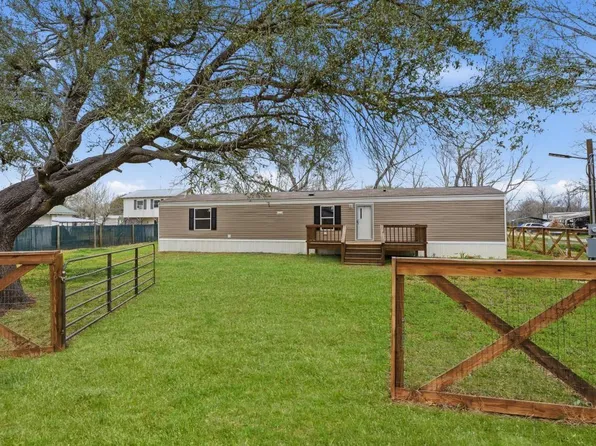 143 County Road 2414, Hull, TX 77564