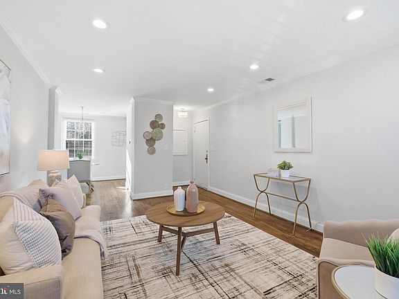 5th image of 4218 35th St S Unit B1
