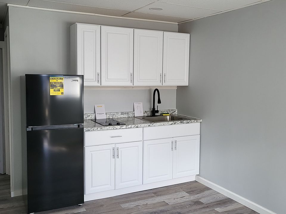 1st image of 27 Squires Ave #1