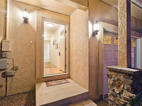 Front Entry to Townhome