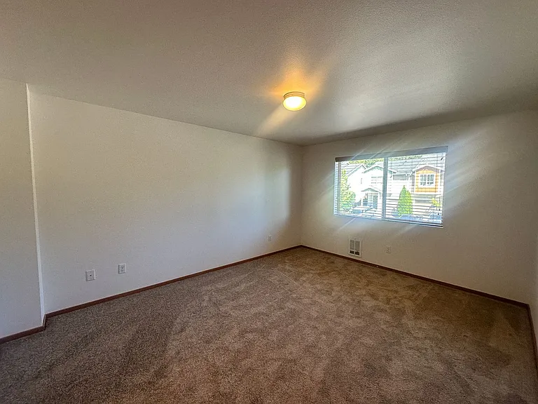 4002 82nd Ave NE — Photo 18