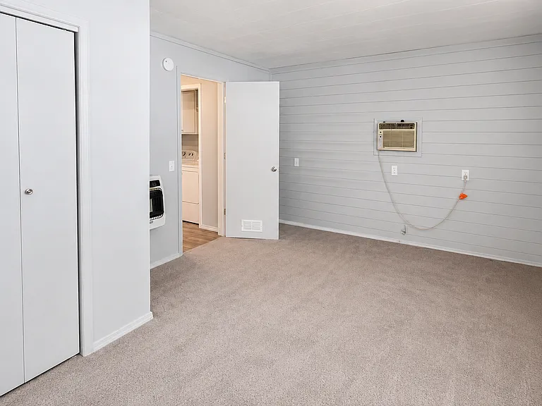 218 W Pulaski St — Photo 9