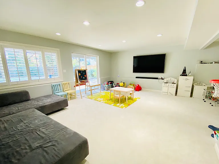 10535 NE 20th Pl — Photo 8