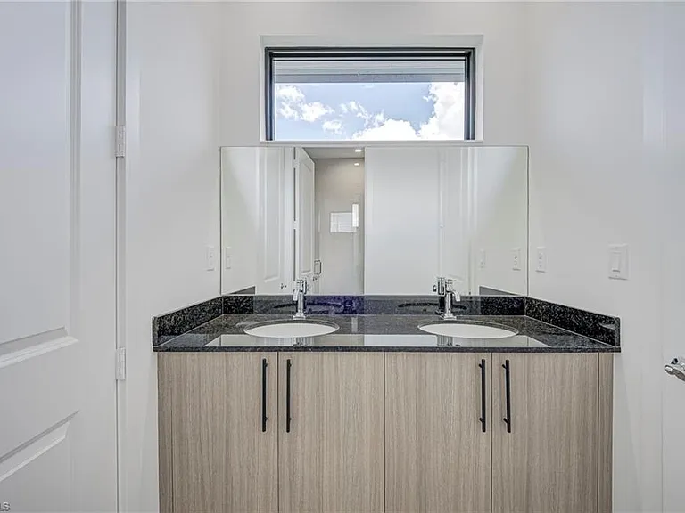 4775 Quercia Dr — Photo 31