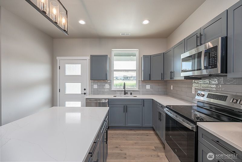 5th image of 6651 Clubhouse Drive SE #92