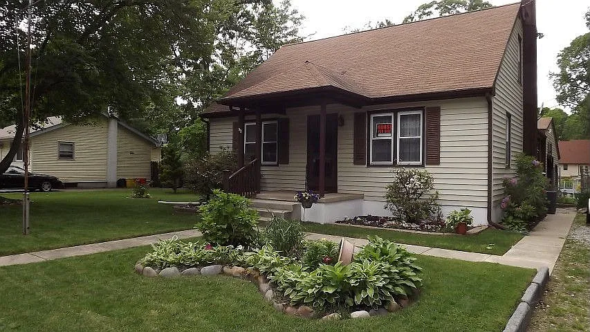 539 Longwood Ave photo 1