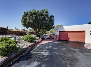 10 La Villita Tres St NE, Albuquerque, NM 87112
