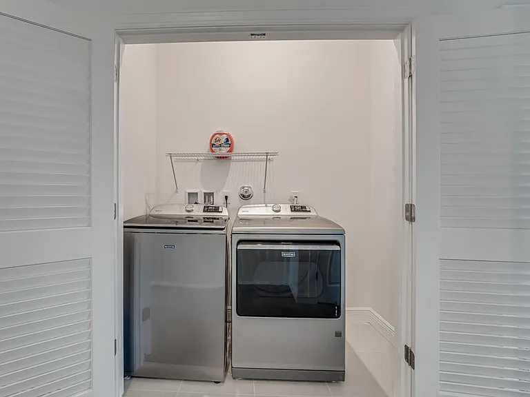 930 SW Prairie Ave — Photo 7