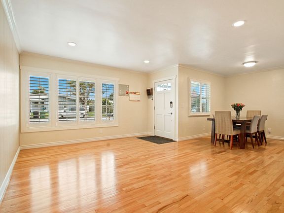 3rd image of 6233 N Oakbank Dr