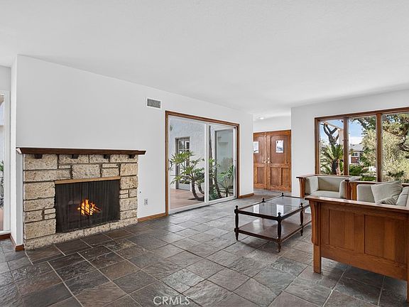 4th image of 2533 E Tennyson Ave
