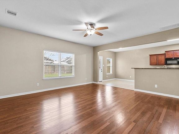 5th image of 322 Shoshone Ridge Dr