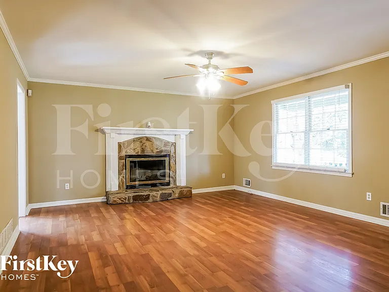 104 Dogwood Ct — Photo 3
