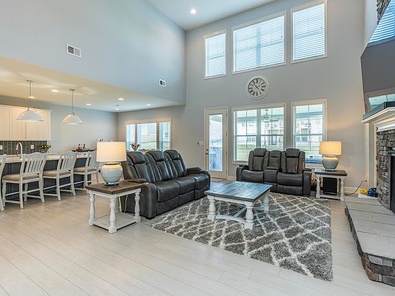 3rd image of 6125 Grey Oak Ln