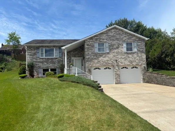 209 Falcon Ridge Dr, New Kensington, PA 15068
