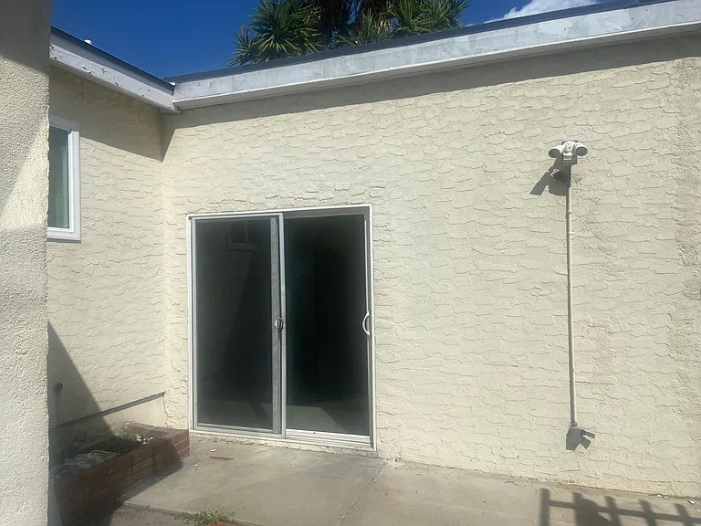 215 N Holly Ave — Photo 4