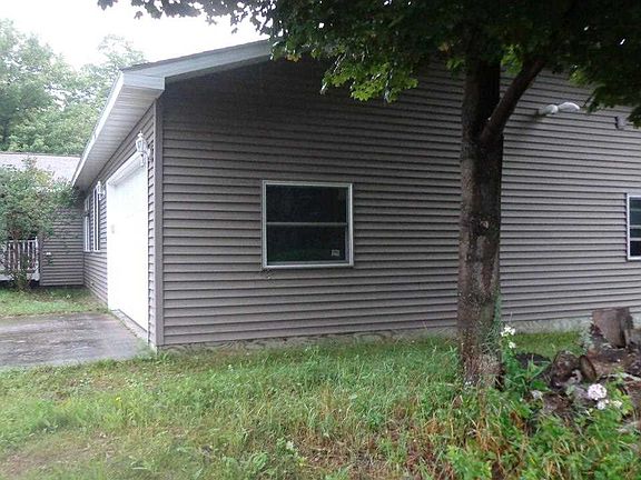 2nd image of 200 Lakeshore Dr