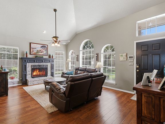 2nd image of 2103 MOLLYS WAY DR