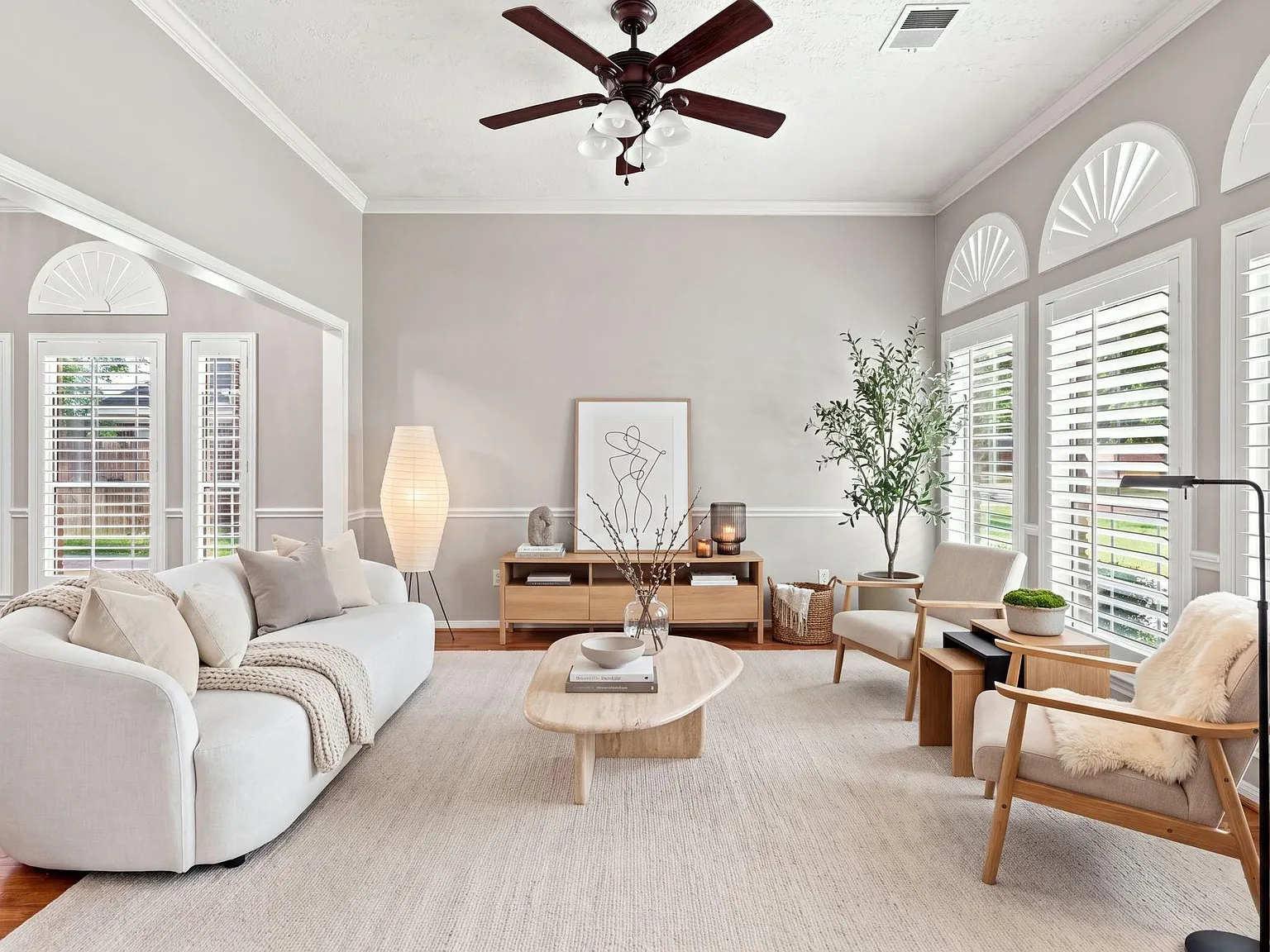 4 bed, 3.5 bath, 3793 sqft, $3,200 — Photo 3